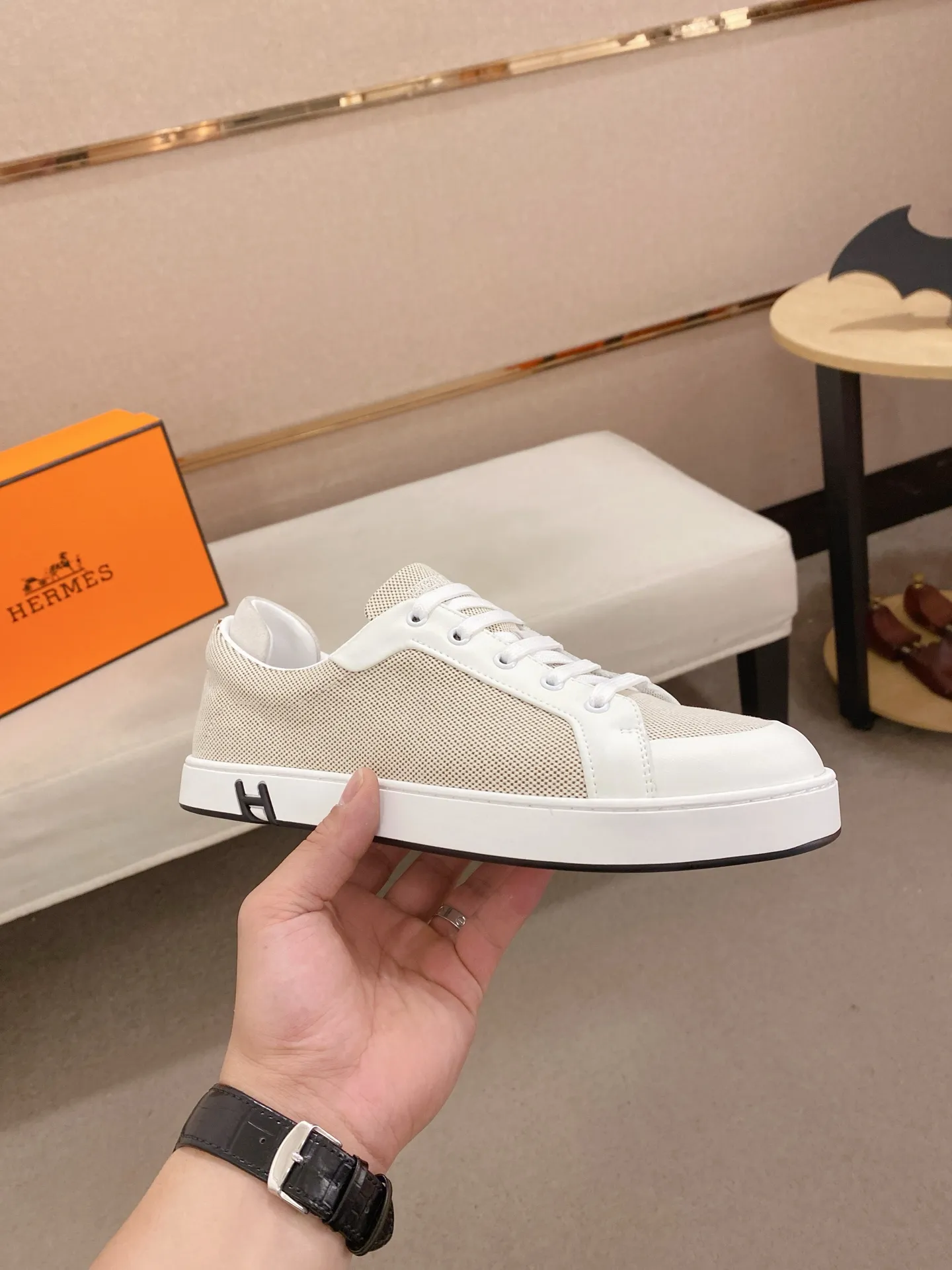 Men's clothing and shoes💰: 442💰《HERMES》【Classic original single version】Hermès; top 🔝purchase agent🔍🔍men's latest 🇺🇸 counter sales simultaneously, imported from Italy original ▲▲cowhide ▲▲ (high-end, nobility, class) ) Exquisite workmanship (Italian 🇮🇹 imported water-dyed 🐂 cowhide lining) sole: original sole provided by the original factory, ⚠️exclusive double-layer activity·TPR·rubber·combined molded outsole; super comfortable·wear-resistant·non-slip·environmental protection The real thing is more beautiful if you take the real thing (high quality, follow the order). You can enter and exit the counter at will * Number of yards: 38-44 (45 can be customized and cannot be returned or exchanged)
